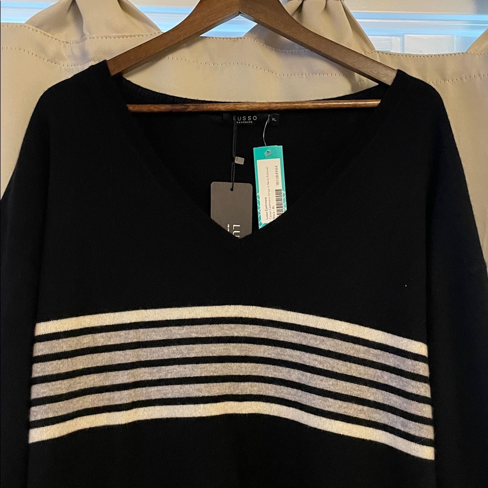 NWT Cashmere v-neck sweater - Picture 2 of 9